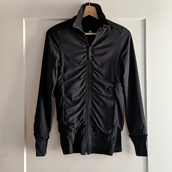 Lululemon reversible zip up, size 6, and bllack - Picture 1 of 4